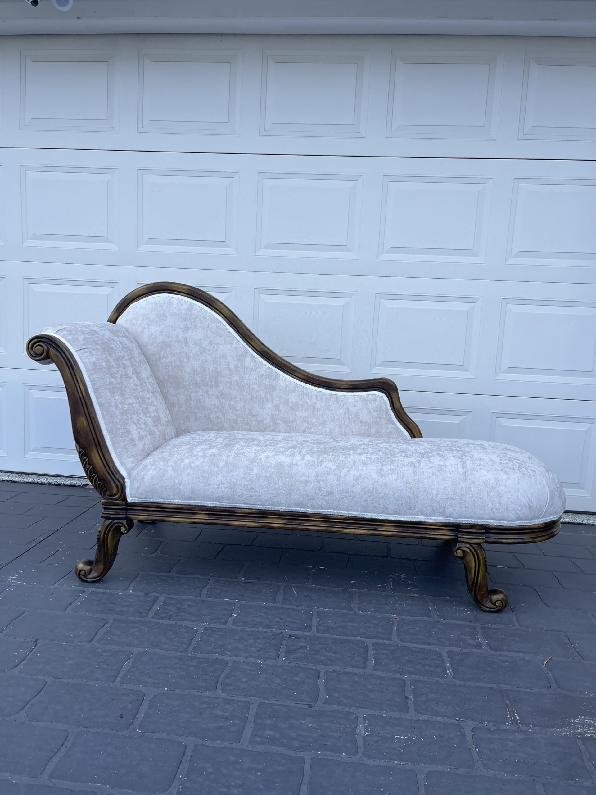 Elegant vintage chaise lounge chair