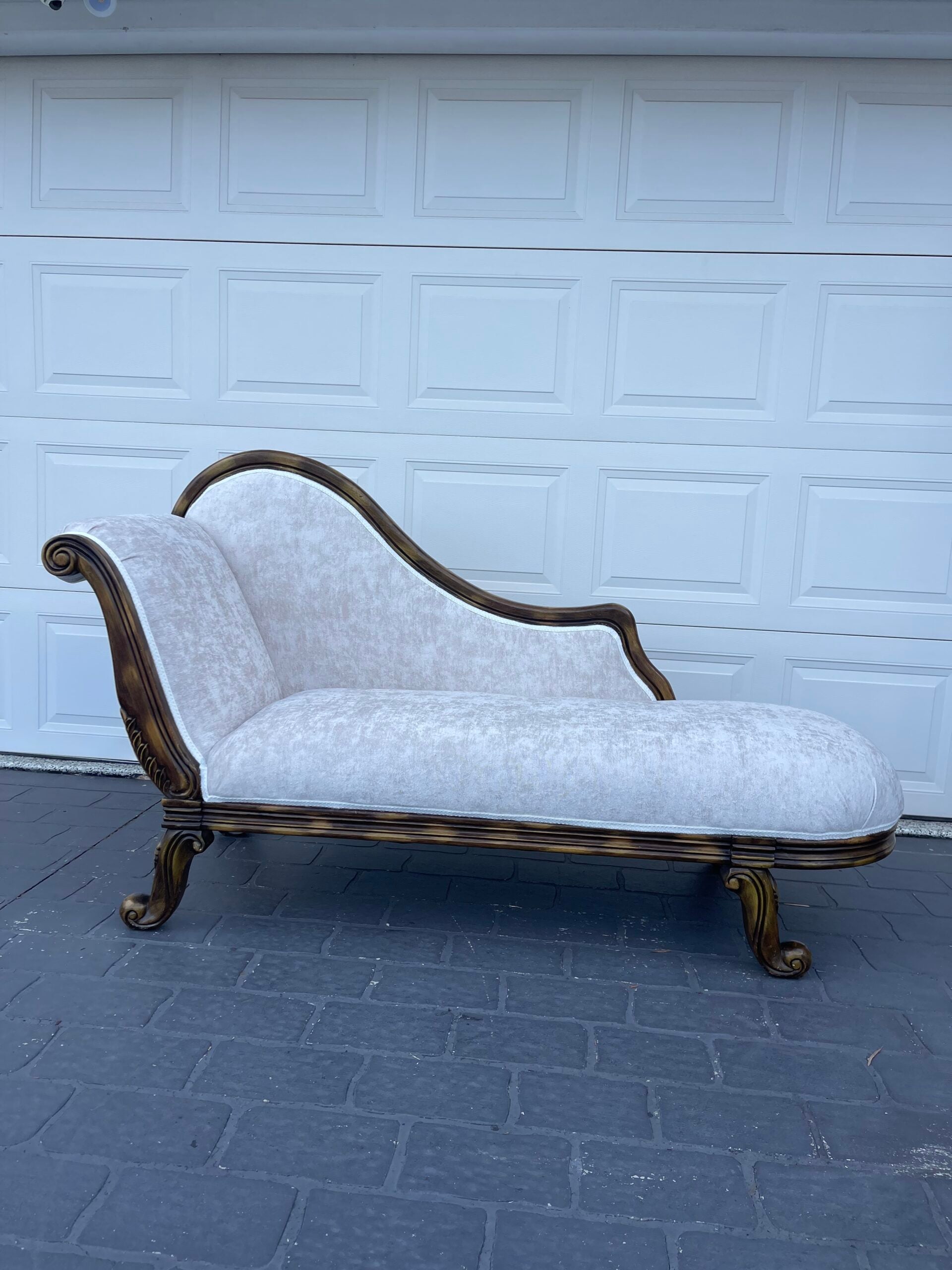 Elegant vintage chaise lounge chair